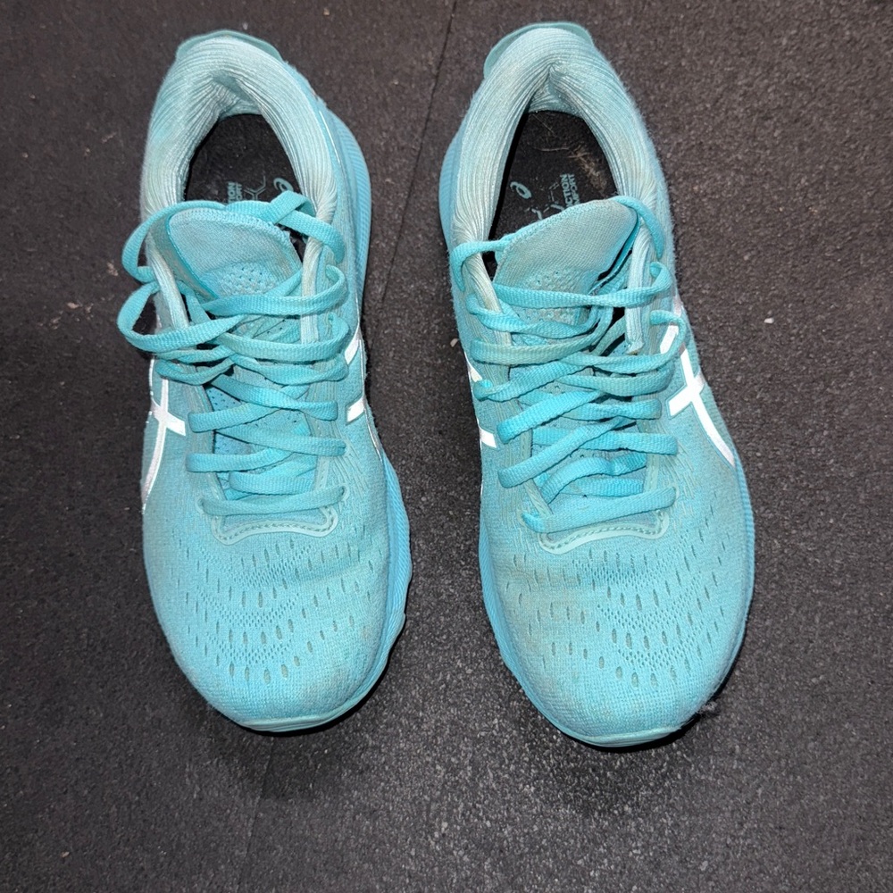 ASICS 8.5 gel nimbus running shoes teal